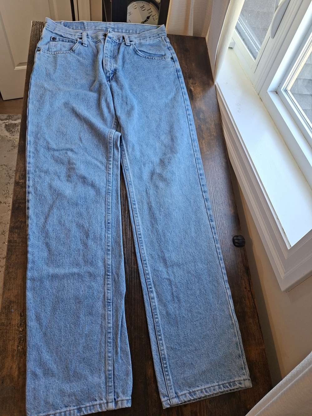 ​Vintage Style Wrangler Jeans Mens 32 x 34 Light Wash Blue Denim High Rise